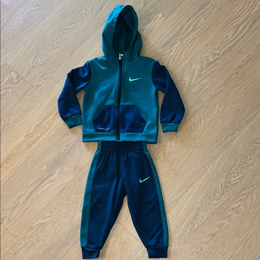 Nike Boys 2t Green and Blue Set